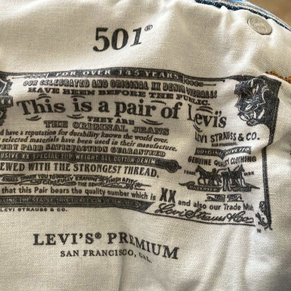 Levi’s 501 Button fly High Rise Mid Thigh Short - Picture 5 of 9